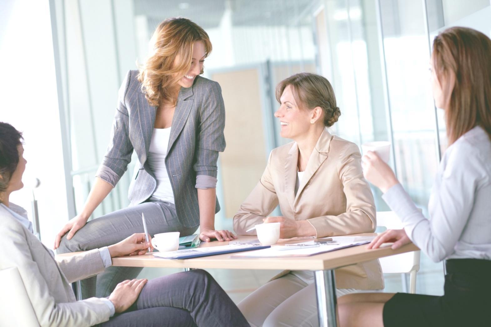 Ambiente di lavoro per motion design con strumenti professionali